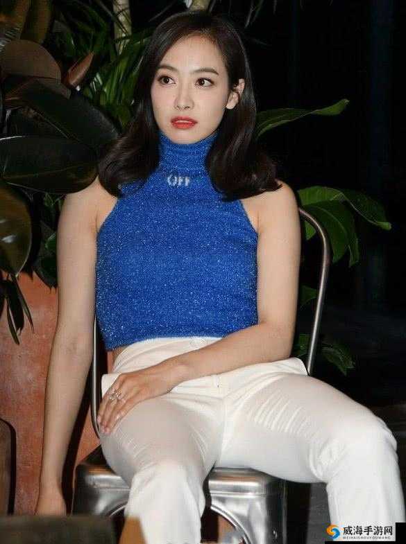 一女子豪放坐姿：豪放不羁还是行为不检？