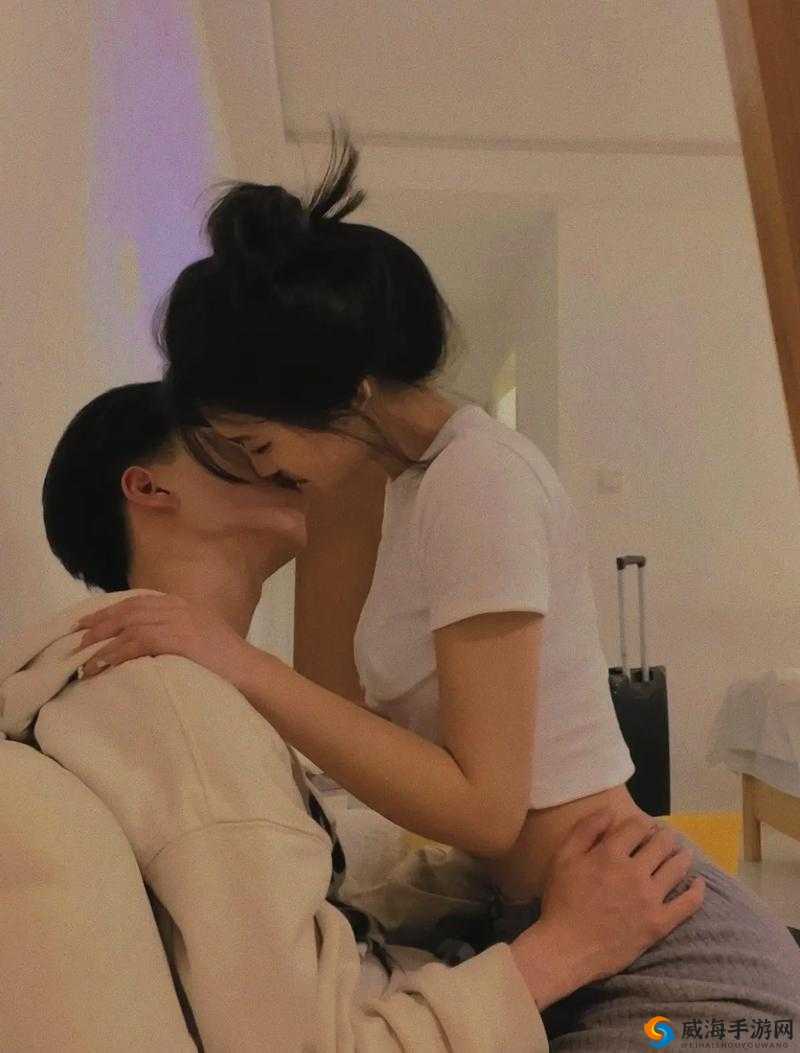 男生腿上被一直颠坐：一种别样的亲密互动体验