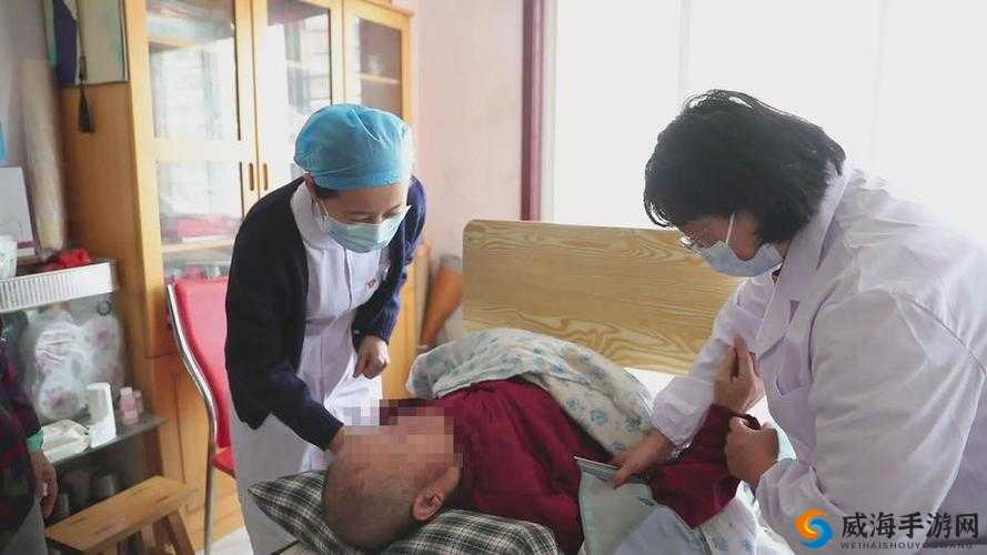医生边做 B 超边我:见证医疗过程中的细致与关怀