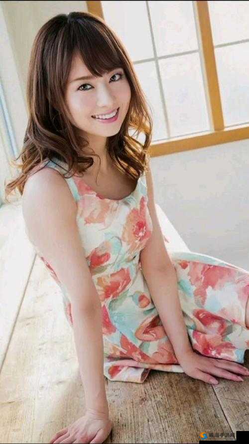 制服丝袜女神：吉泽明步的迷人魅力