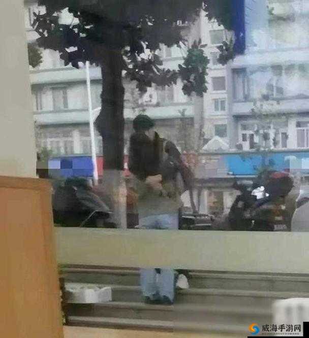 与女同学发生关系，我就在旁边看着