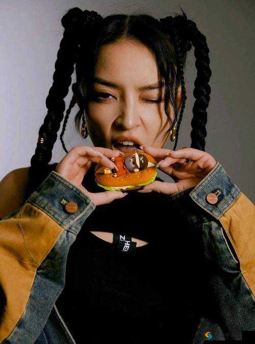新疆女 rapper 十八岁，她的音乐才华如何？