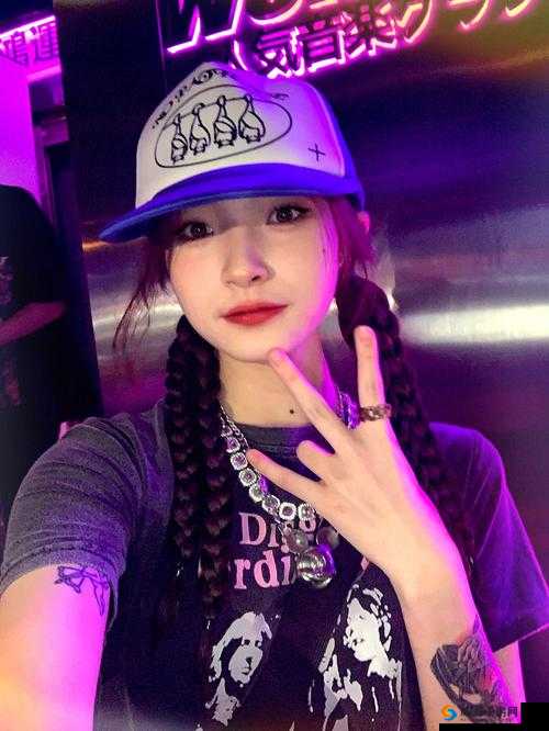 X 姓女 Rapper 到底是谁？Who Knows？快来一探究竟，寻找答案
