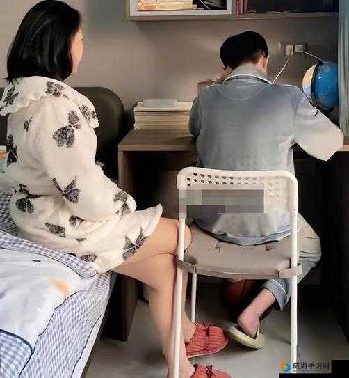 大屁股赤裸妈妈陪读：揭秘现代家庭教育中的独特陪伴方式与亲子关系深度探讨