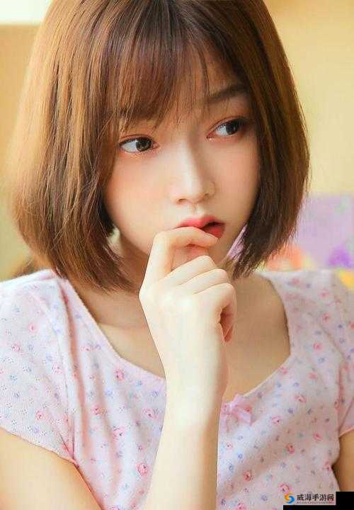 粉嫩小泬 p 是谁？她有哪些引人关注的地方？为什么她的照片在网络上广泛传播？