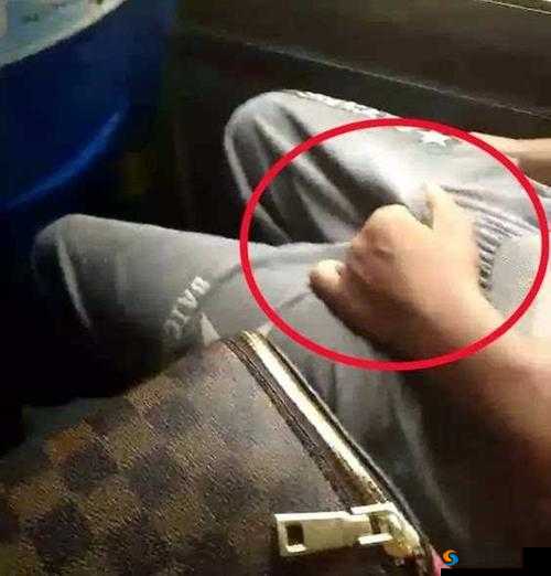 ：三个男人在公交车上对我做了不可描述的事，我该怎么办？