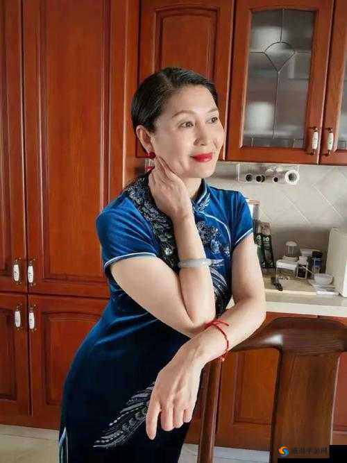 亚洲老妇的日常生活智慧：传统与现代的完美融合，你不可错过的生活秘诀
