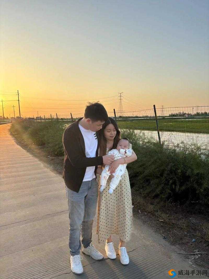 爸爸搂住 20 岁姑娘的腰正常吗？这种行为是否合适？