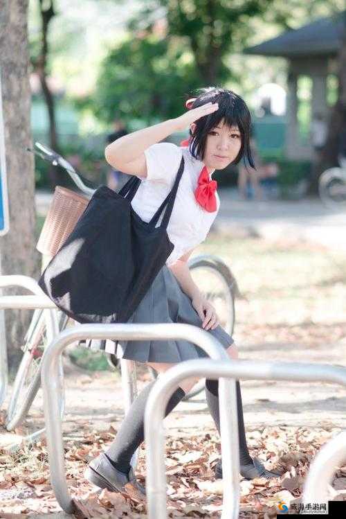 白丝制服美女被喷白浆，是道德的沦丧还是人性的扭曲？