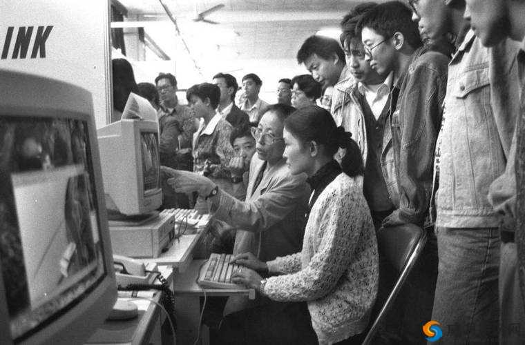 97 年的人现在都怎么样了？他们还在怀念那个互联网刚刚兴起的时代吗？