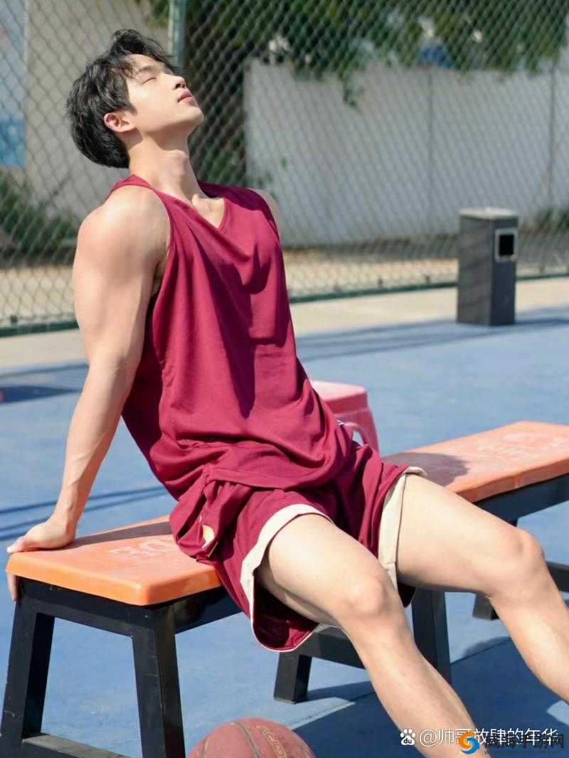 白嫩的18sex体育生HD高清视频：青春活力与运动魅力的完美结合