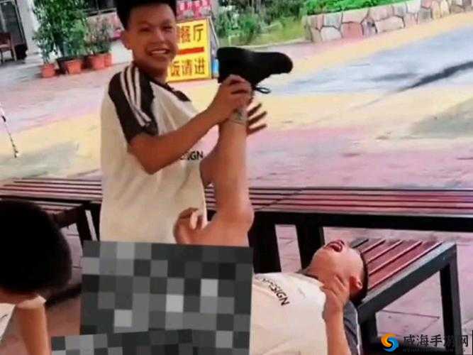 震惊男学生竟在课堂上做出这种事
