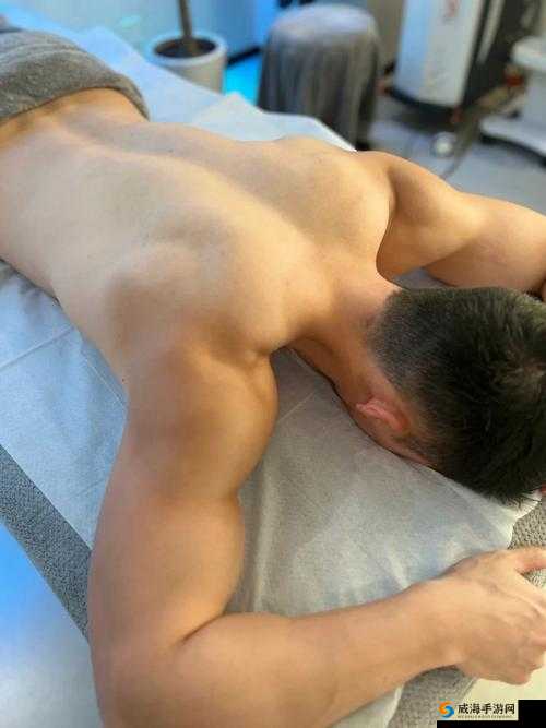 日本肌肉男按摩：专业手法，放松身心，你体验过吗？