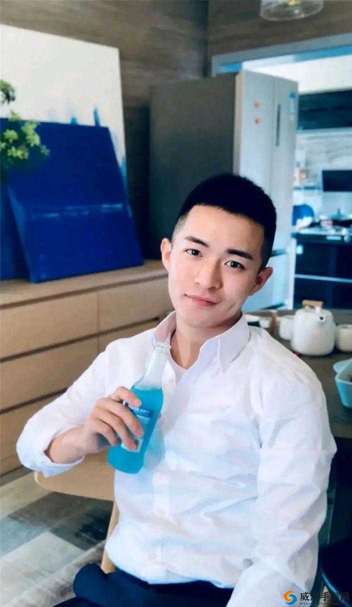 探索中国同志男china廖承宇的生活故事与独特视角，了解他的真实经历与内心世界