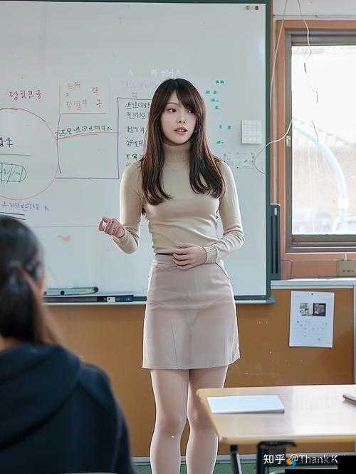 穿着短裙的我，为何会被教官摸出水？这个问题让我困惑不已，谁能来帮我解答？