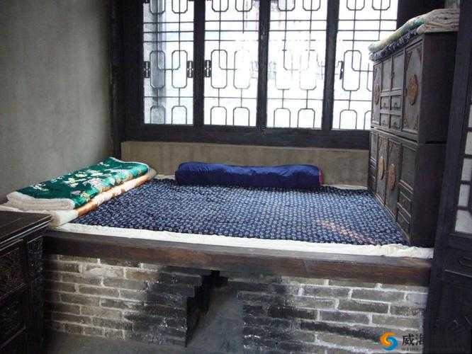 大炕上的原始肉体：探索传统乡村生活与现代健康理念的完美结合