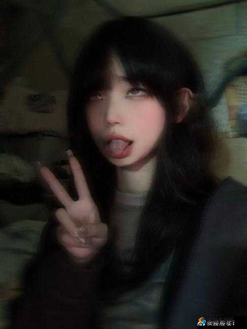 翻白眼流口水表情包为何如此火爆？探究其背后的原因及流行趋势