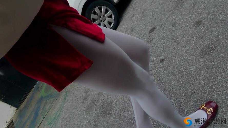 穿白丝袜被c了一节课的真实体验：课堂上的尴尬与自我反思