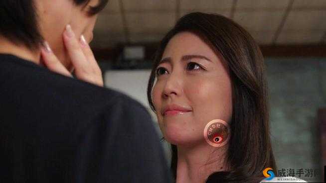 中文字幕亚洲女人四口鲁一鲁：家庭生活揭秘与情感互动深度解析