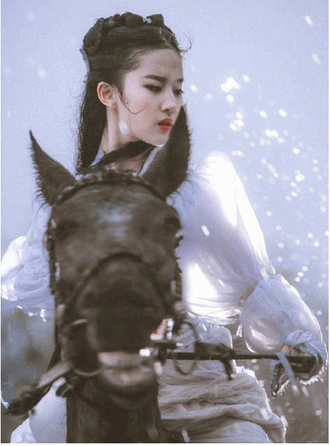 双马尾骑马GIF动图：少女英姿飒爽，骑马奔腾的活力瞬间，展现独特魅力与自由精神