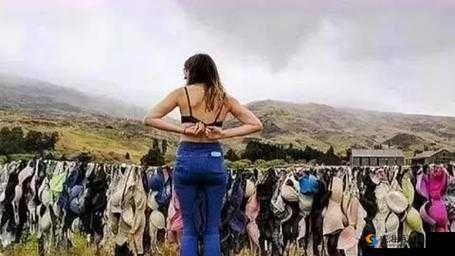 美女脱站着裤衩图片都扒开让我们看：揭秘时尚潮流背后的独特魅力与风格解析