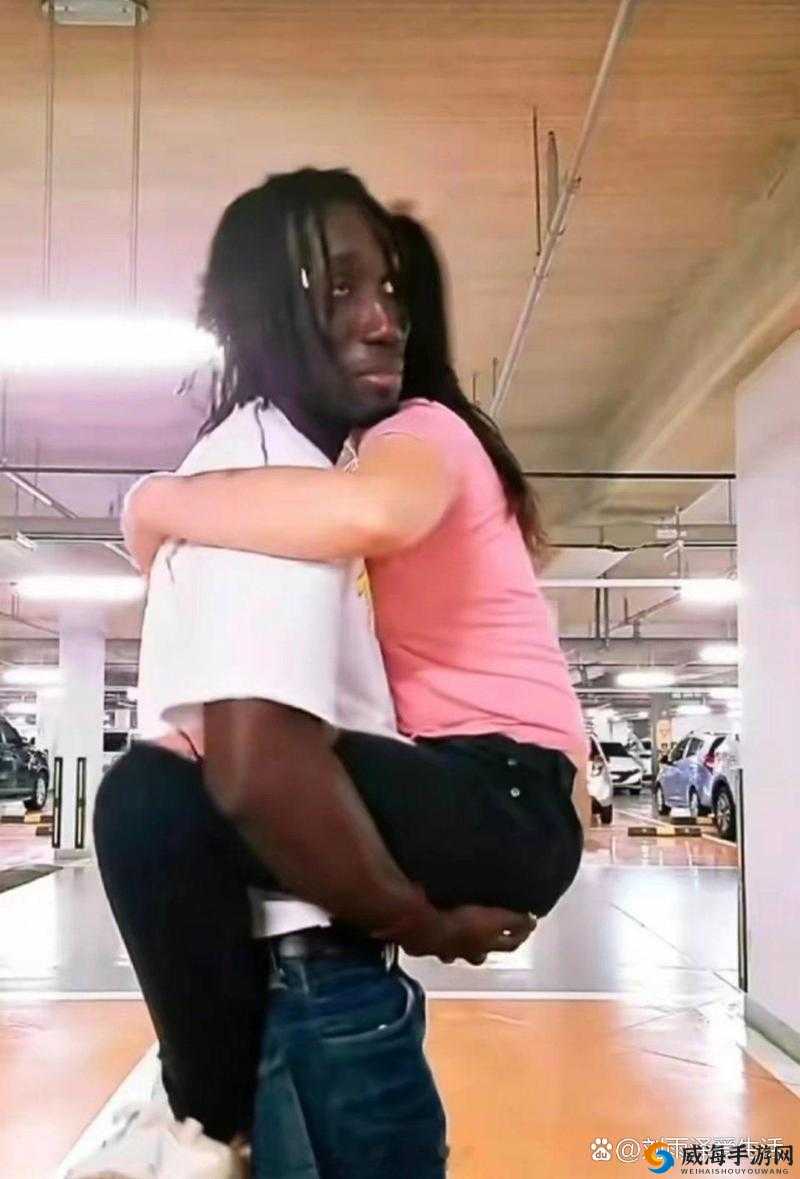 非洲黑人最猛性XXXX交老少配现象背后的文化与社会因素探讨