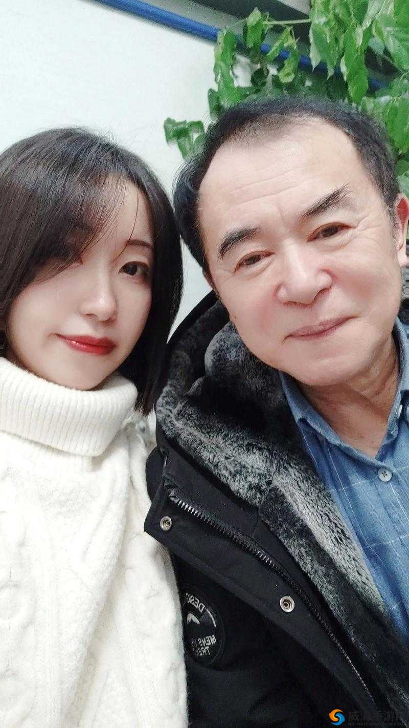 没有血缘关系的父女，女二陪吃饭，背后有何秘密？